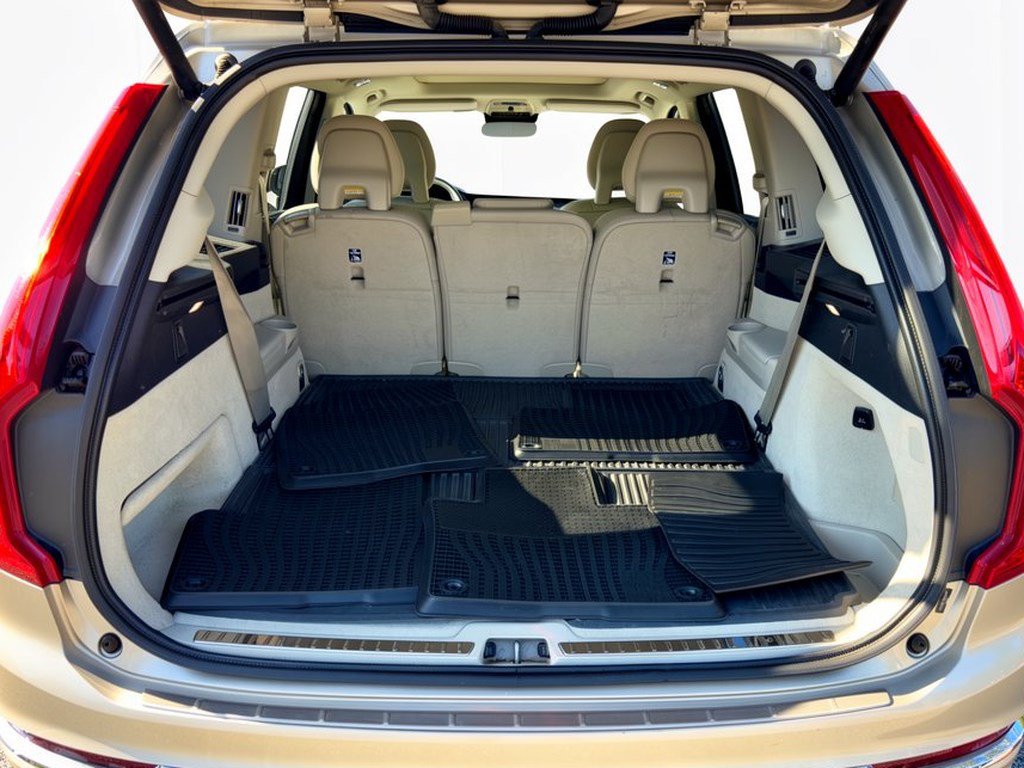 Used 2016 Volvo XC90 T6 Inscription w/ Vision Package AWD/4WD image 28