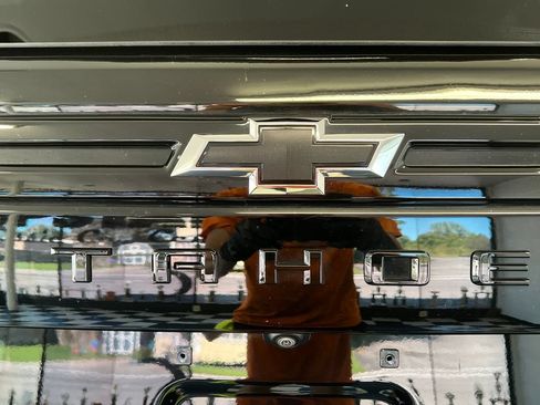 Used 2023 Chevrolet Tahoe Z71 w/ Luxury Package AWD/4WD image 13