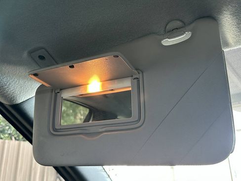 Used 2019 Nissan Kicks SV FWD image 33