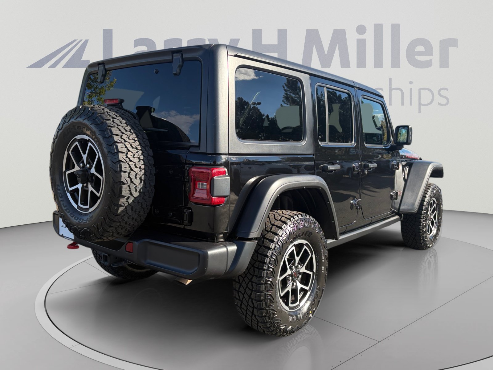 Used 2024 Jeep Wrangler Unlimited Rubicon AWD/4WD image 5