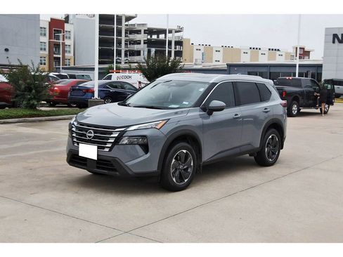Used 2026 Nissan Rogue SV w/ SV Premium Package FWD image 2