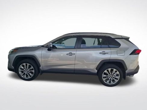 Used 2022 Toyota RAV4 XLE Premium FWD image 5