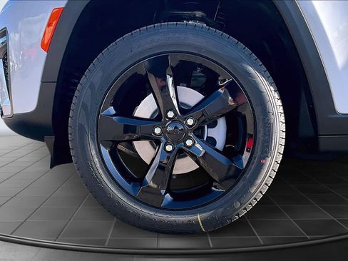 New 2026 Jeep Grand Cherokee Limited AWD/4WD image 8