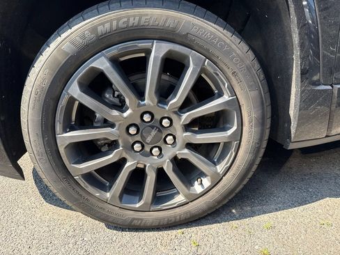 Used 2023 GMC Acadia Denali w/ Black Diamond Edition AWD/4WD image 18