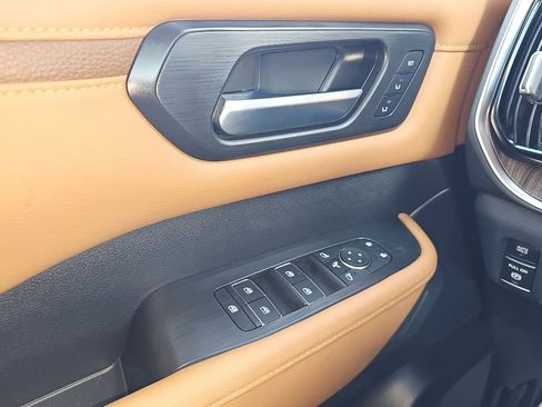 Used 2025 Nissan Armada SL w/ Captain's Chari Seat Package image 40