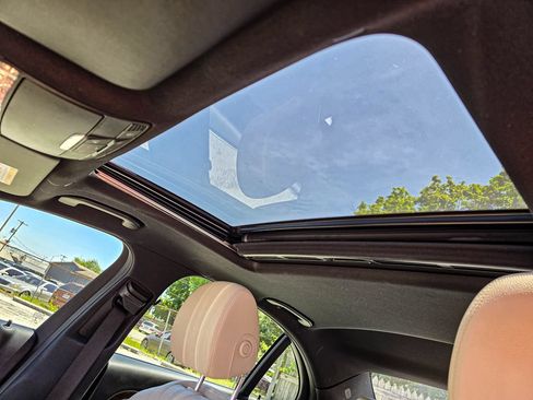 Used 2018 Mercedes-Benz E 400 4MATIC Sedan image 31