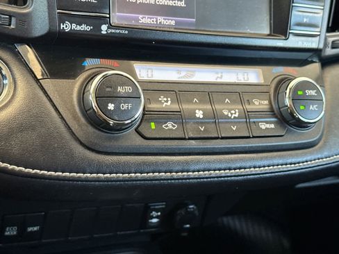 Used 2018 Toyota RAV4 XLE AWD/4WD image 20