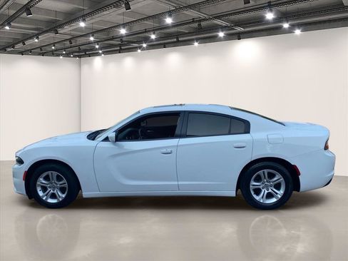 Used 2020 Dodge Charger SXT w/ Leather Interior Group RWD image 4