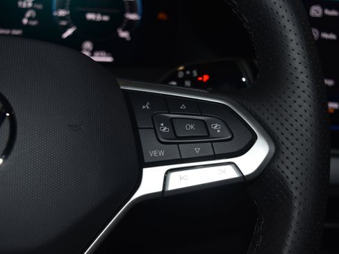 New 2026 Volkswagen Tiguan SE R-Line image 8