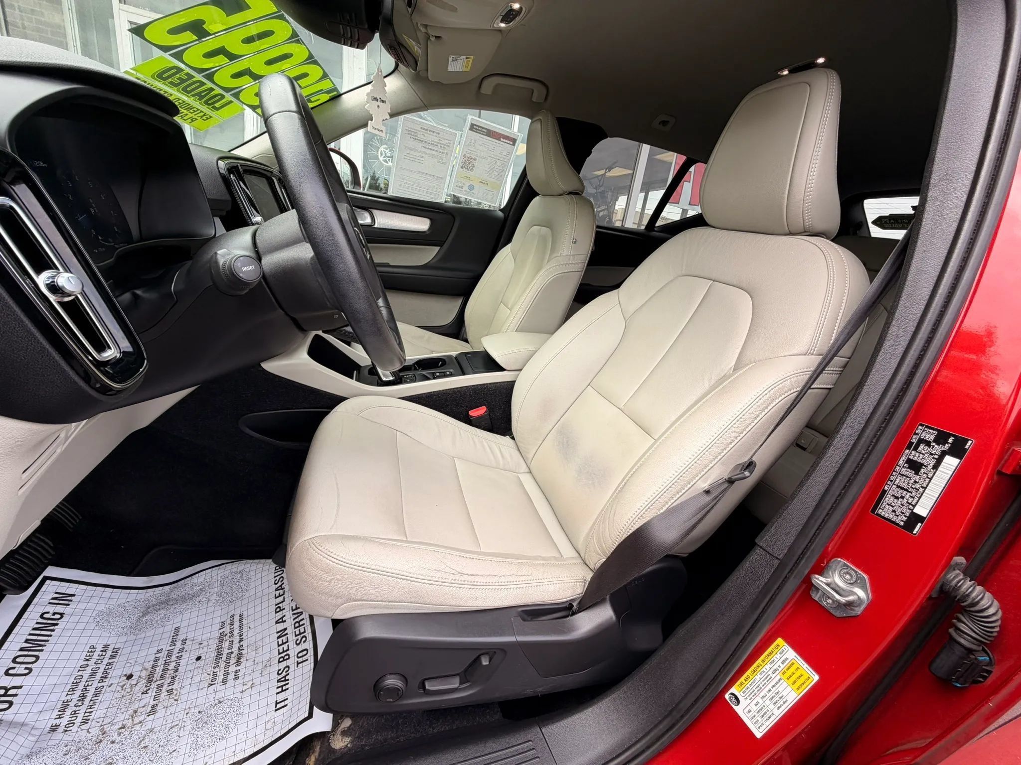 Used 2019 Volvo XC40 T4 Momentum FWD image 10