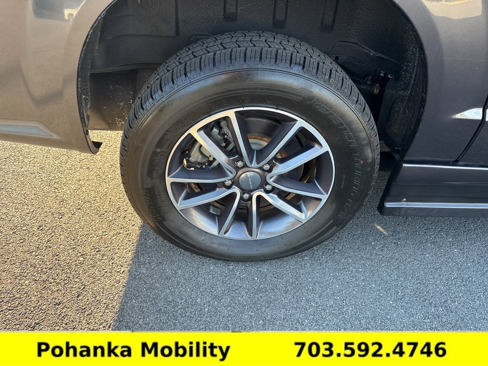 Used 2017 Dodge Grand Caravan SXT FWD image 13