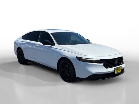Used 2025 Honda Accord SE image 7