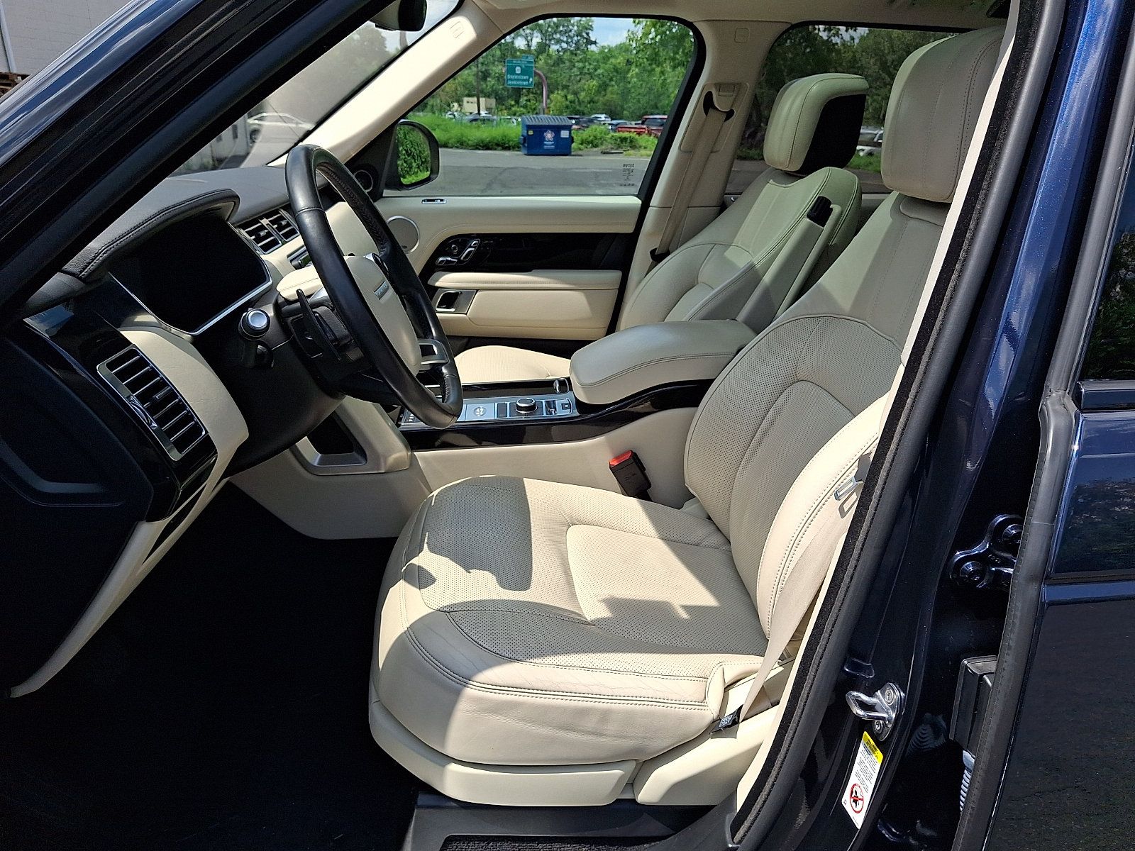 Used 2018 Land Rover Range Rover HSE AWD/4WD image 13