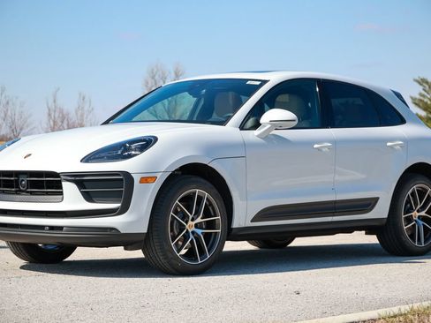 Used 2026 Porsche Macan AWD/4WD image 7