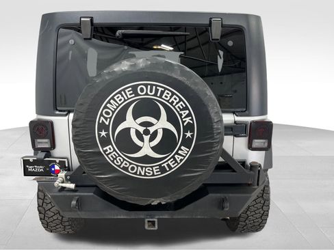 Used 2011 Jeep Wrangler Unlimited Rubicon w/ Dual Top Group image 7