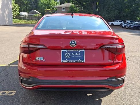 Used 2023 Volkswagen Jetta SE w/ Panoramic Sunroof Package FWD image 9