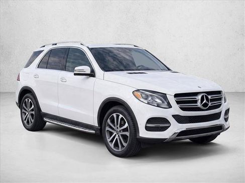 Used 2019 Mercedes-Benz GLE 400 4MATIC image 3