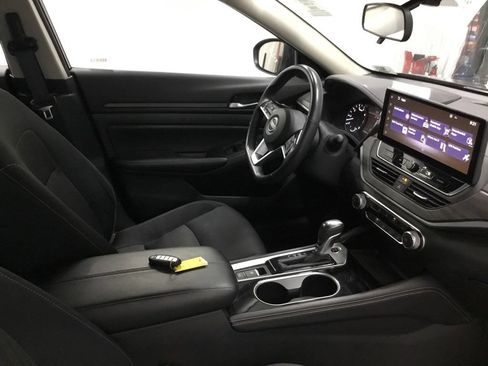 Used 2024 Nissan Altima 2.5 SV w/ SV Premium Package FWD image 38