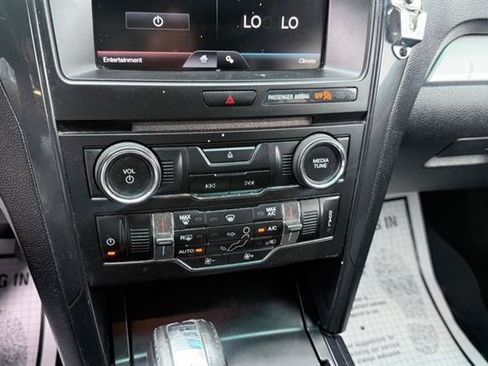 Used 2016 Ford Explorer XLT w/ Equipment Group 201A AWD/4WD image 27