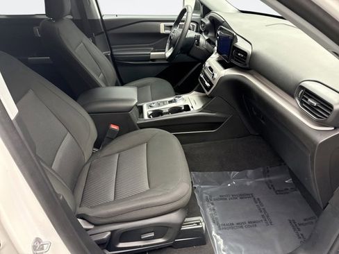 Used 2023 Ford Explorer XLT image 16
