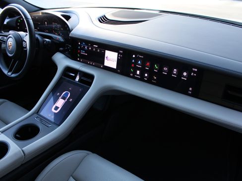 Used 2021 Porsche Taycan 4S image 25