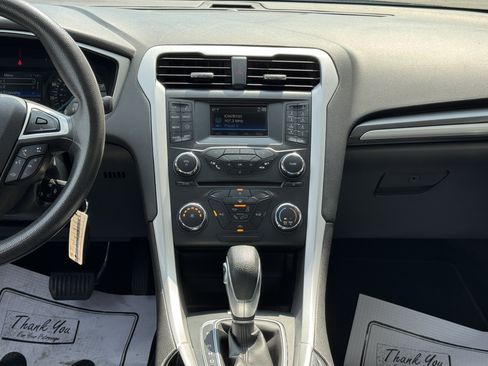 Used 2015 Ford Fusion SE FWD image 14