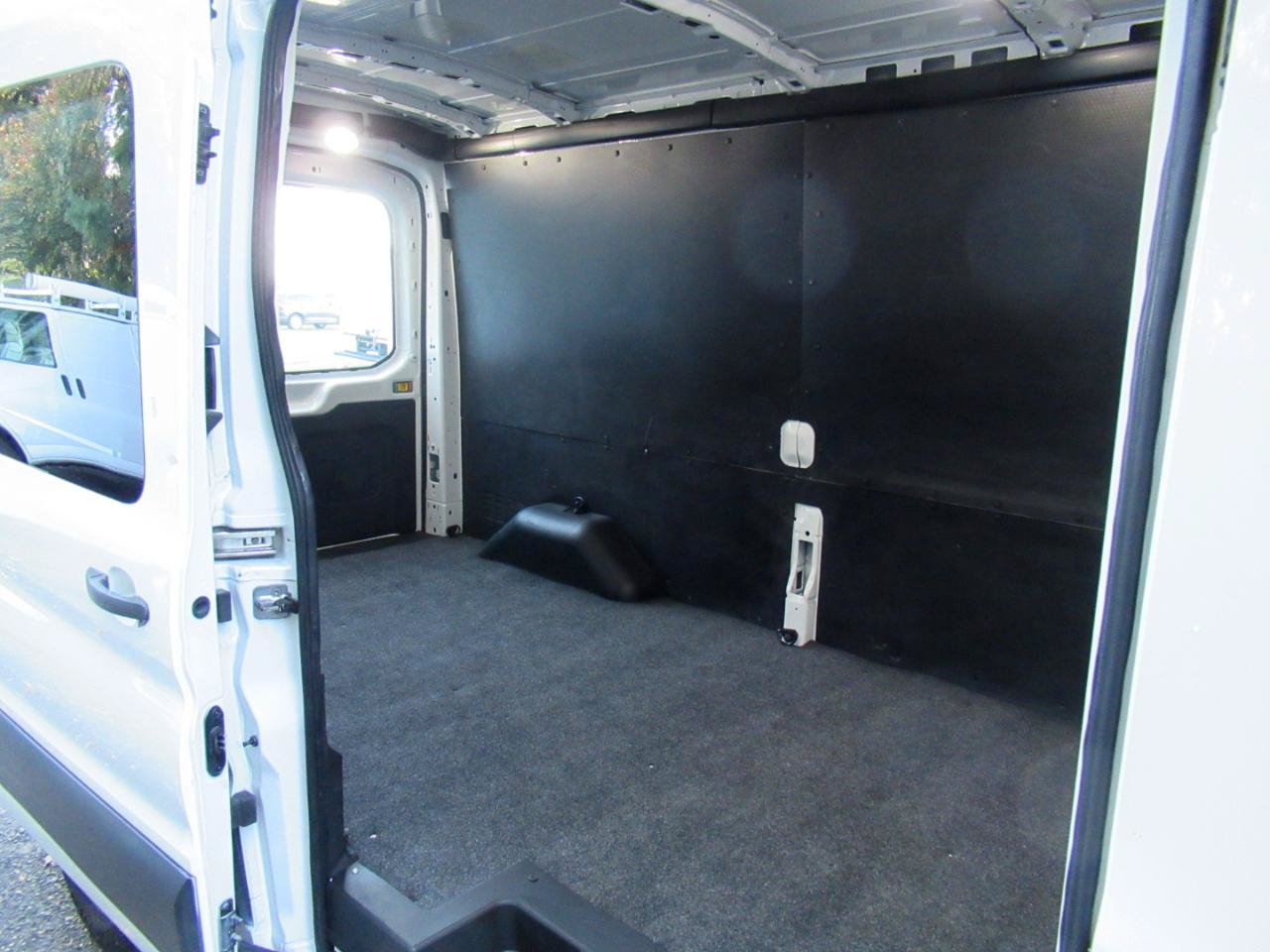 Used 2018 Ford Transit 250 148 Medium Roof RWD image 14