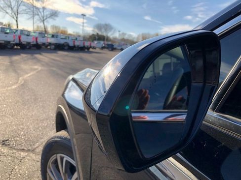 Used 2023 Lincoln Corsair AWD w/ Rear Removable Package Tray image 5