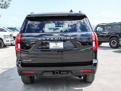 Used 2025 Ford Expedition Active AWD/4WD image 8
