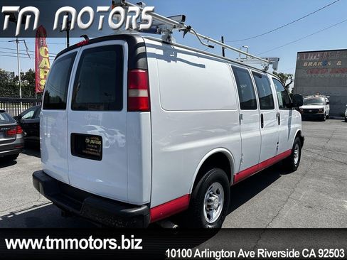 Used 2011 Chevrolet Express 2500 RWD image 18