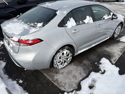 Used 2022 Toyota Corolla LE image 5