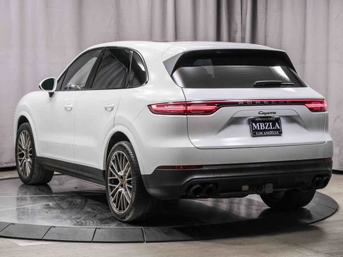 Used 2022 Porsche Cayenne Platinum Edition image 2