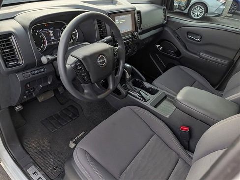 Used 2023 Nissan Frontier SV w/ Midnight Edition Package image 9