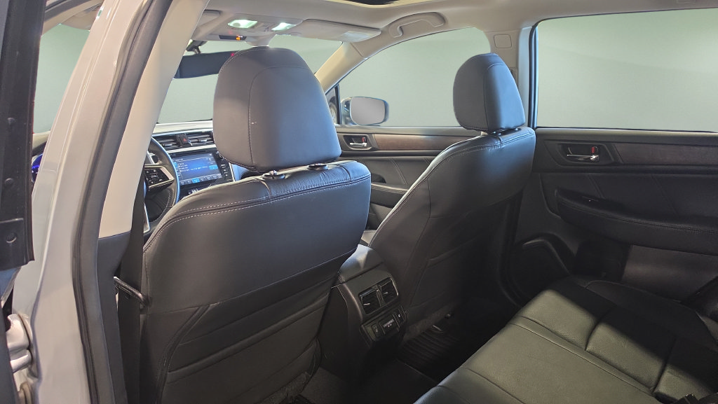 Used 2018 Subaru Outback 3.6R Limited AWD/4WD image 17