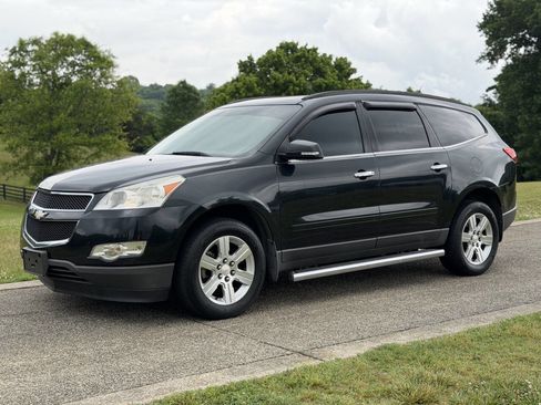 Used 2012 Chevrolet Traverse LT FWD image 1