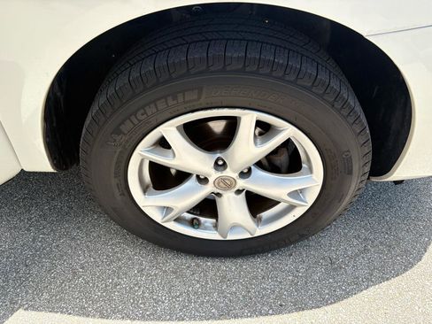 Used 2011 Nissan Rogue SV FWD image 11