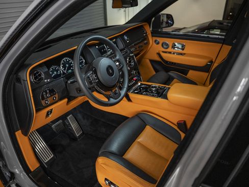 Used 2023 Rolls-Royce Cullinan Black Badge w/ Leather Finishing Pack image 30