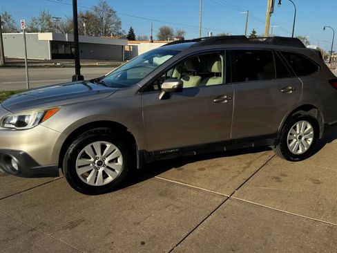 Used 2015 Subaru Outback 2.5i Premium image 9