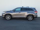Used 2017 Toyota Highlander XLE image 5