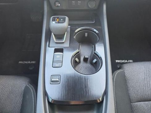 Used 2025 Nissan Rogue SV FWD image 19