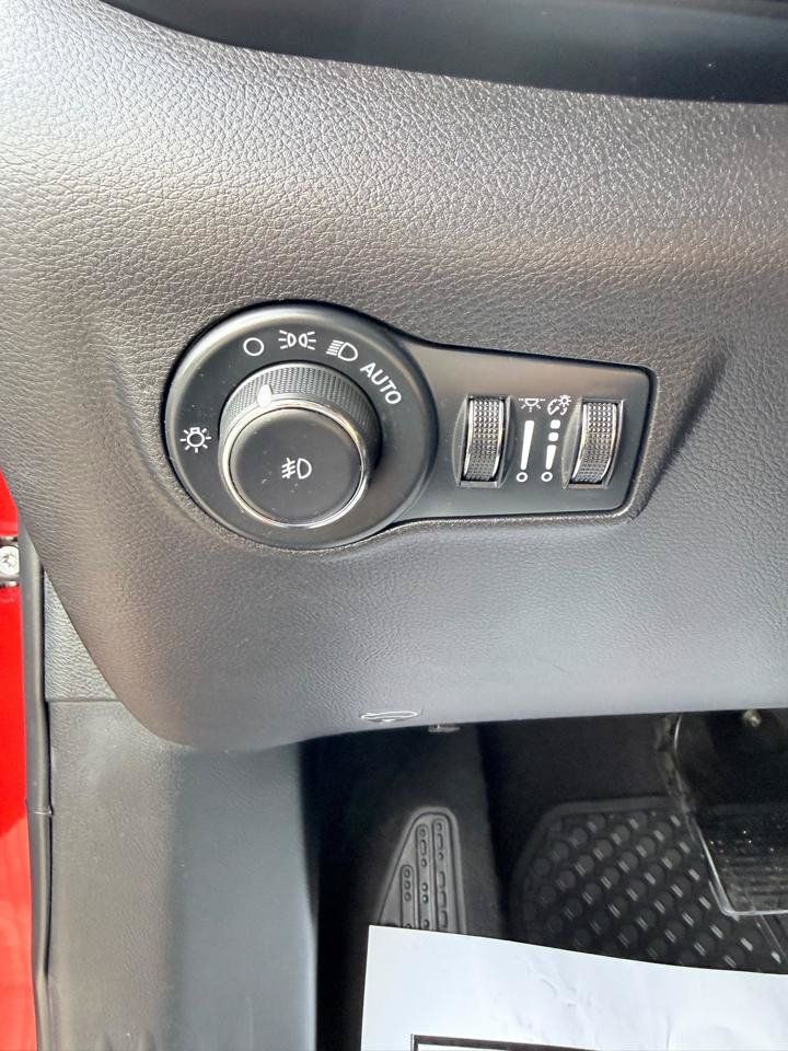 Used 2024 Jeep Compass Latitude w/ Convenience Group AWD/4WD image 20