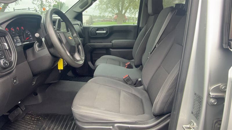 Used 2019 Chevrolet Silverado 1500 Custom w/ Custom Value Package AWD/4WD image 17