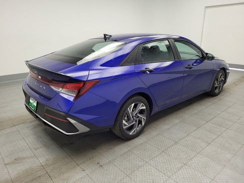 Used 2025 Hyundai Elantra Sport FWD image 9
