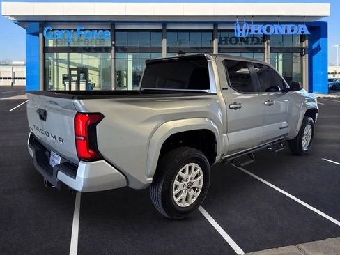 Used 2025 Toyota Tacoma SR5 AWD/4WD image 2
