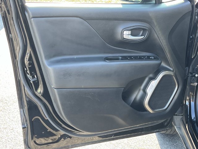 Used 2023 Jeep Renegade Latitude AWD/4WD image 24