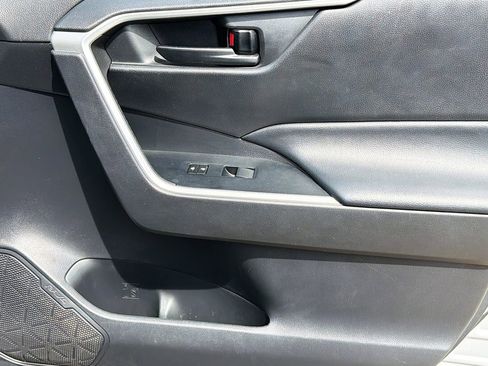 Used 2022 Toyota RAV4 LE FWD image 29