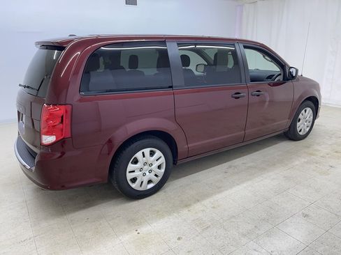 Used 2019 Dodge Grand Caravan SE w/ UConnect Hands-Free Group image 7