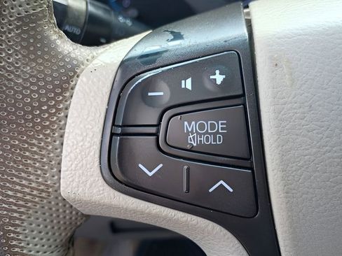 Used 2012 Toyota Sienna XLE FWD image 28