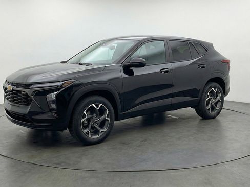 Used 2025 Chevrolet Trax LT FWD image 3