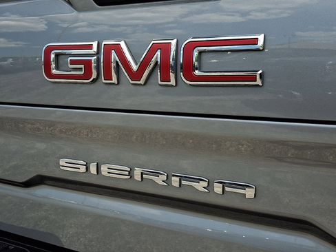 Used 2023 GMC Sierra 1500 AT4 w/ Technology Package AWD/4WD image 32